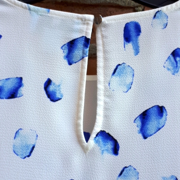 4 for $30 NWT CeCe Blue Print Sleeveless Blouse - Picture 4 of 10